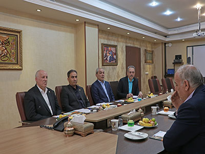 بازدید مدیر کل امور شعب بانک ملت استان اصفهان از داروسازی رها