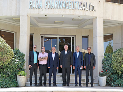 بازدید مدیر کل امور شعب بانک ملت استان اصفهان از داروسازی رها